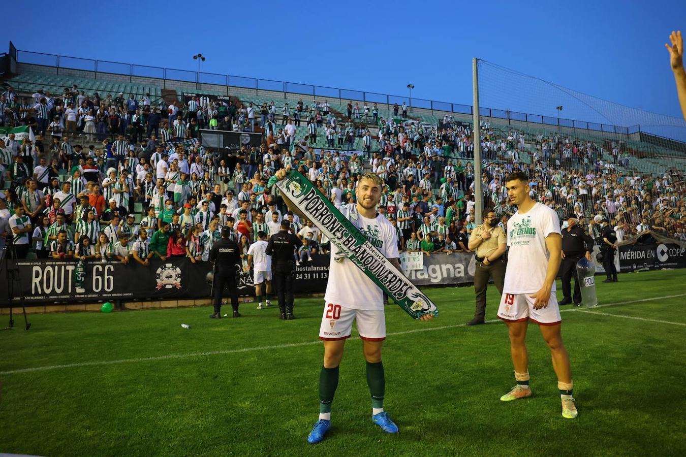 La fiesta del ascenso del Córdoba CF en Mérida, en imágenes