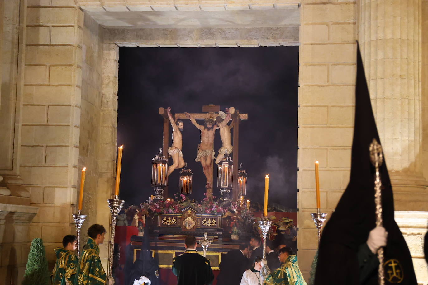 En imágenes, el histórico estreno de la Conversión en la carrera oficial de la Semana Santa de Córdoba