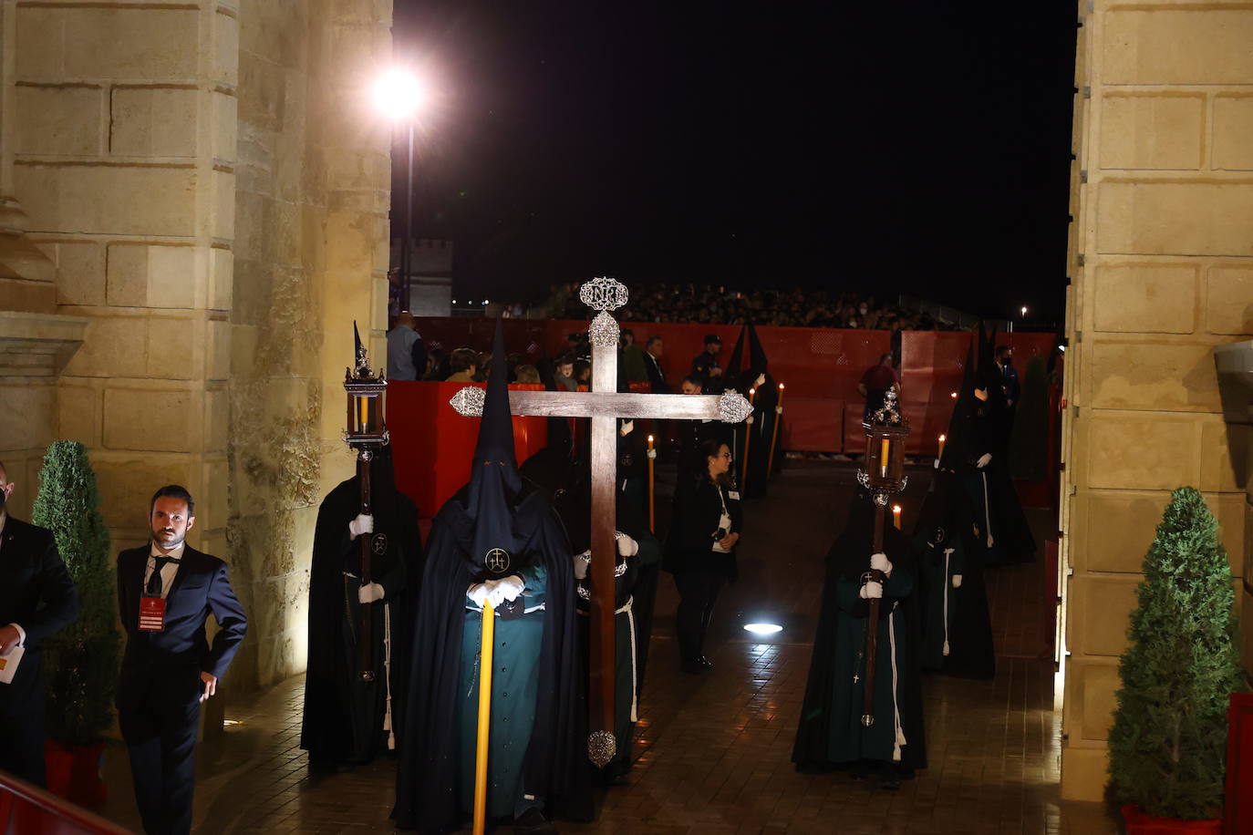 En imágenes, el histórico estreno de la Conversión en la carrera oficial de la Semana Santa de Córdoba