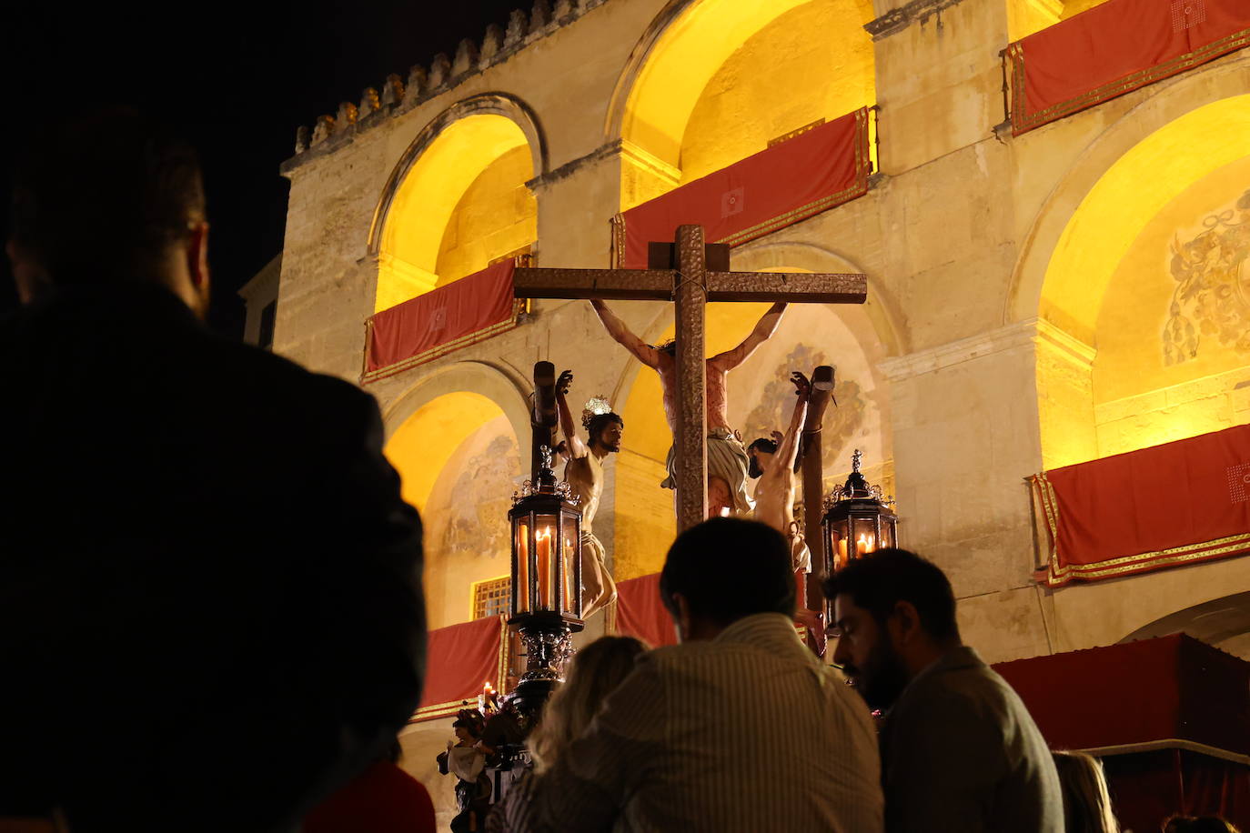 En imágenes, el histórico estreno de la Conversión en la carrera oficial de la Semana Santa de Córdoba