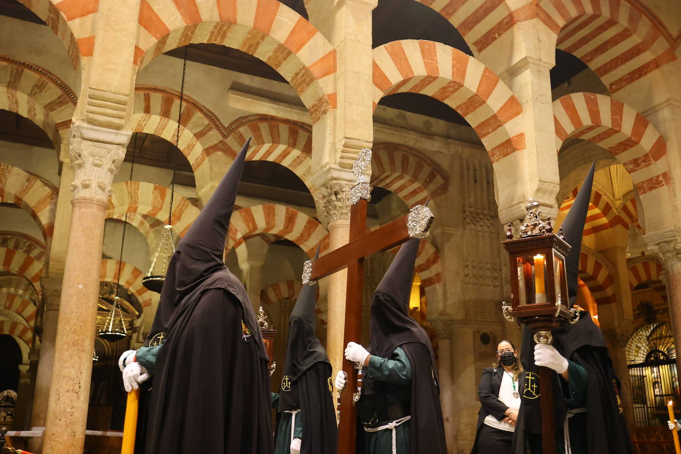 En imágenes, el histórico estreno de la Conversión en la carrera oficial de la Semana Santa de Córdoba