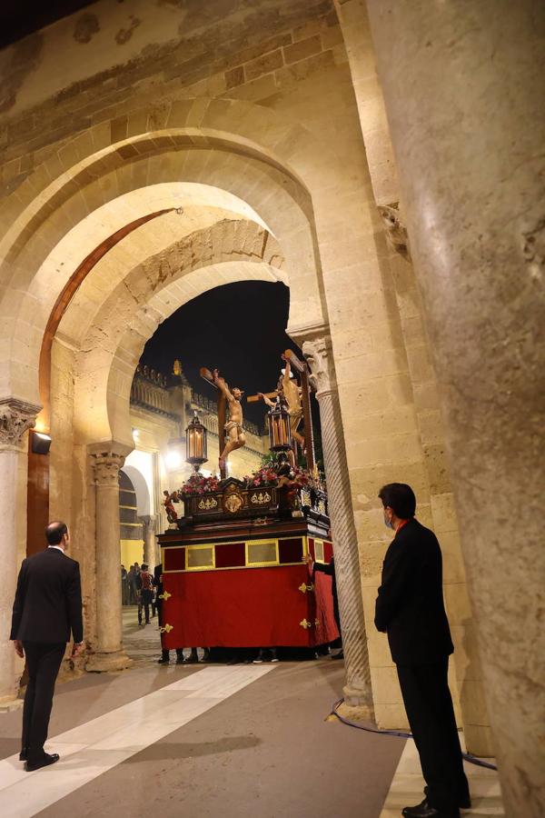 En imágenes, el histórico estreno de la Conversión en la carrera oficial de la Semana Santa de Córdoba