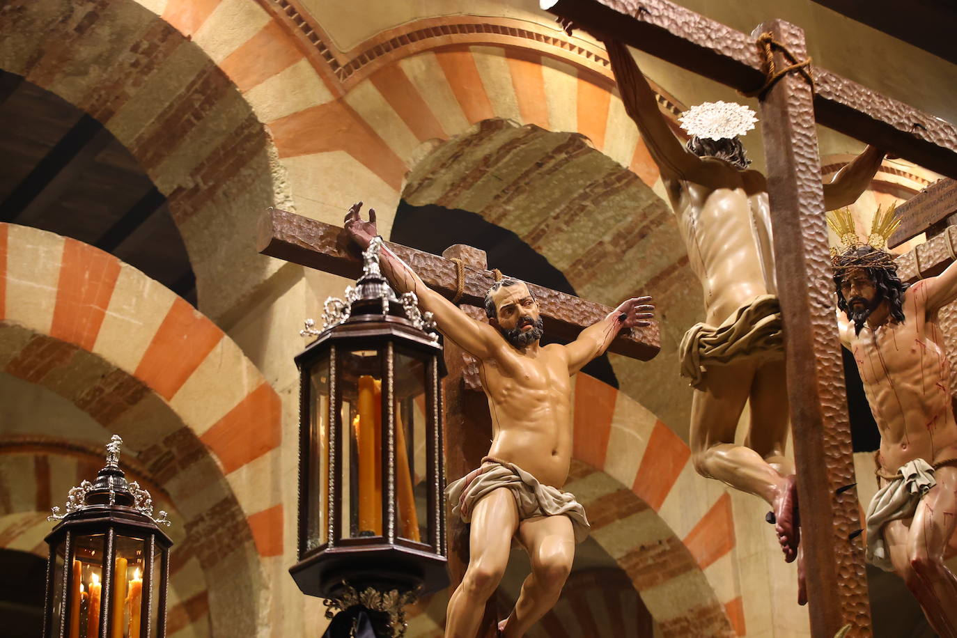 En imágenes, el histórico estreno de la Conversión en la carrera oficial de la Semana Santa de Córdoba