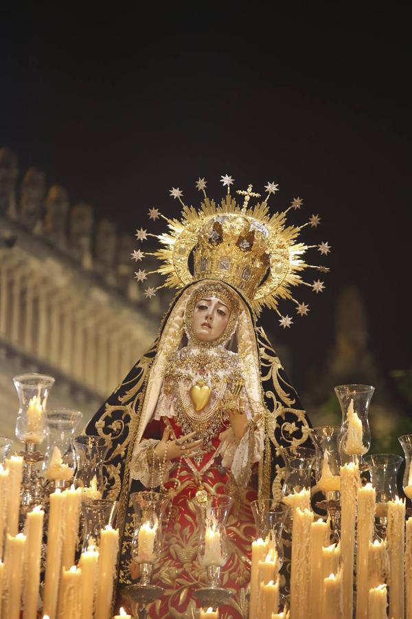 En imágenes, la Virgen de los Dolores en la Catedral de Córdoba el Viernes Santo