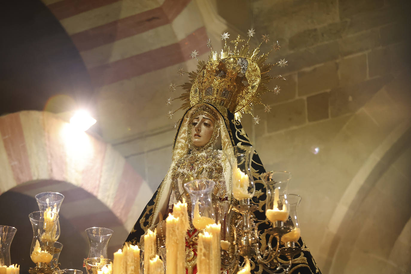 En imágenes, la Virgen de los Dolores en la Catedral de Córdoba el Viernes Santo