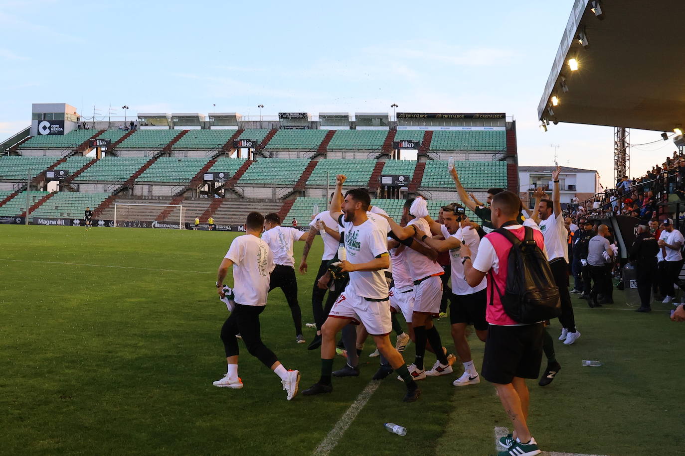 La fiesta del ascenso del Córdoba CF en Mérida, en imágenes