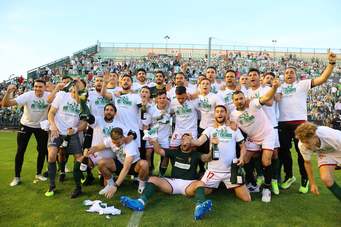 La fiesta del ascenso del Córdoba CF en Mérida, en imágenes