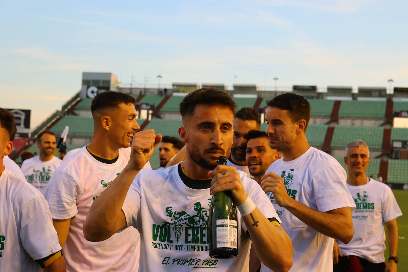 La fiesta del ascenso del Córdoba CF en Mérida, en imágenes