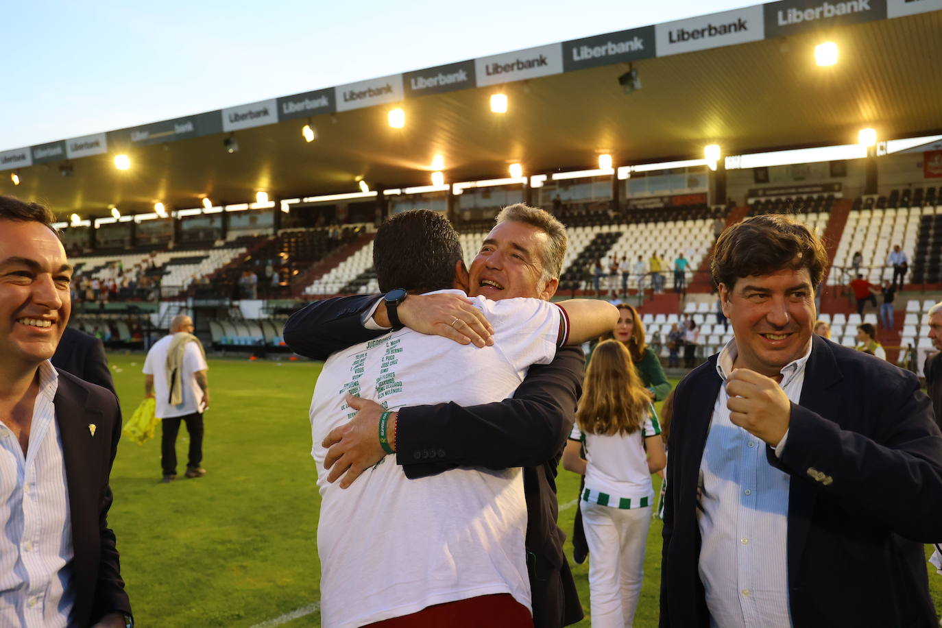 La fiesta del ascenso del Córdoba CF en Mérida, en imágenes