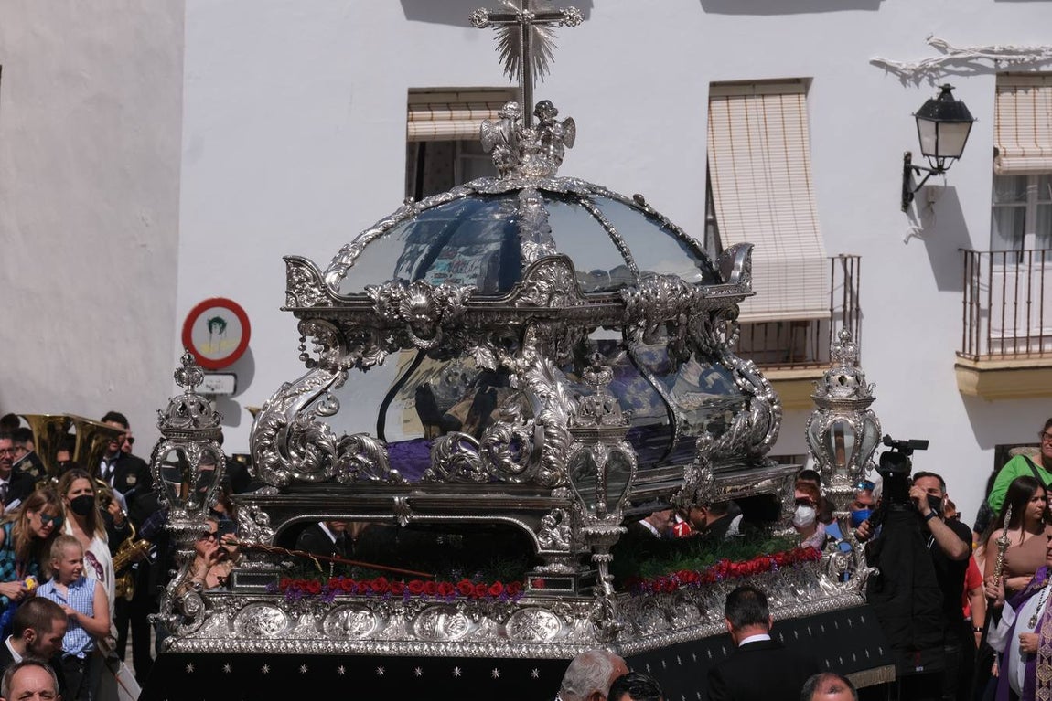 Fotos: Accidentado Sábado Santo para el Santo Entierro en Cádiz