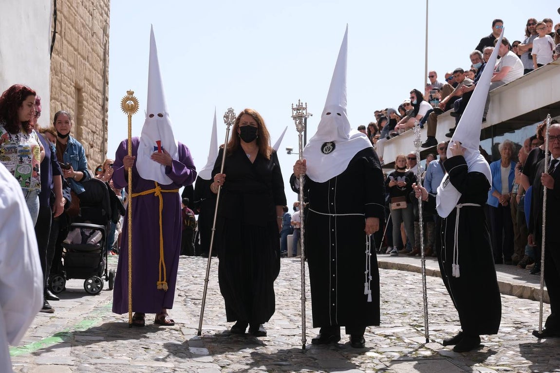Fotos: Accidentado Sábado Santo para el Santo Entierro en Cádiz