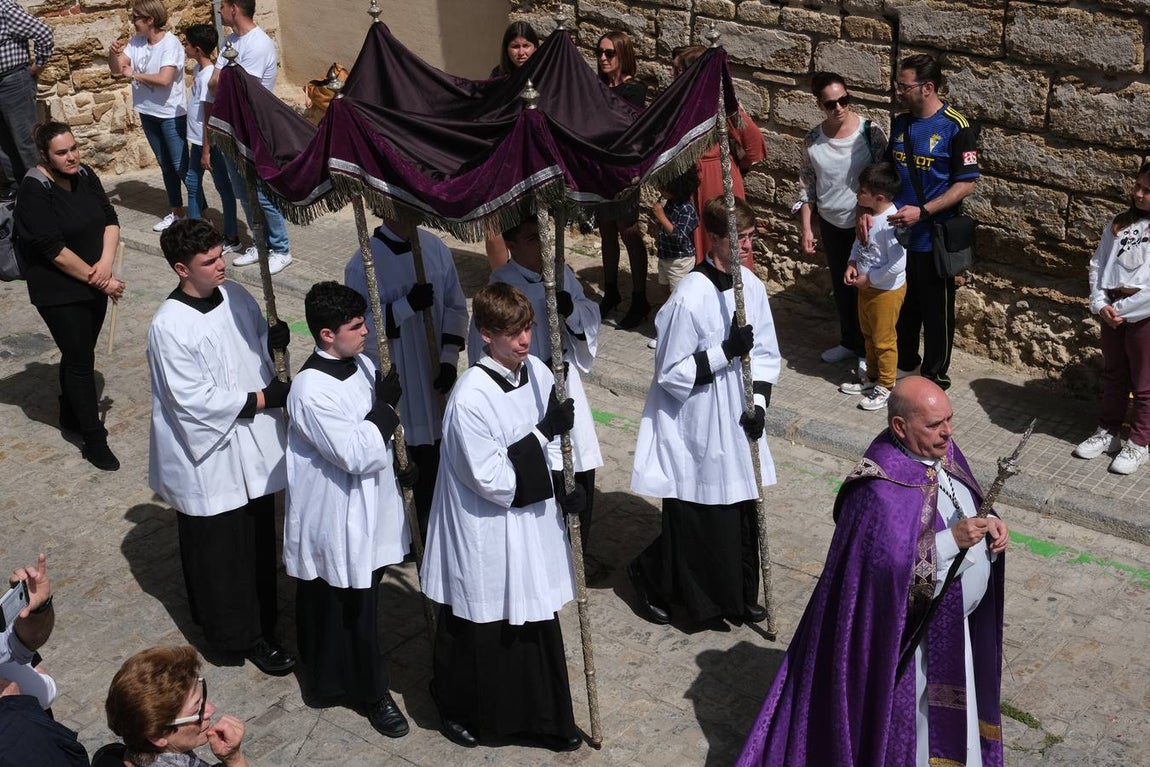 Fotos: Accidentado Sábado Santo para el Santo Entierro en Cádiz