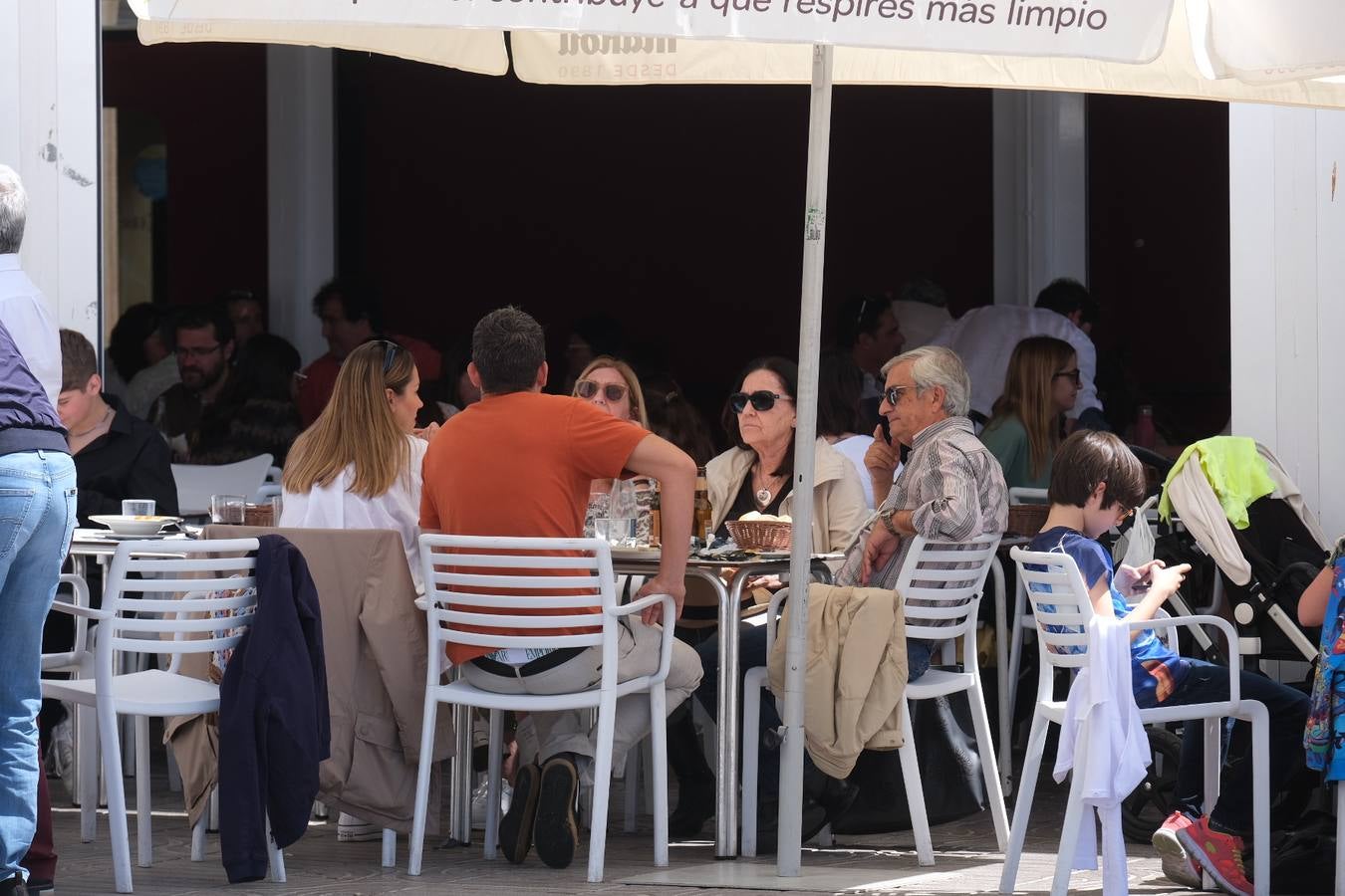 Fotos: Espléndido fin de semana de playa y terrazas en Cádiz