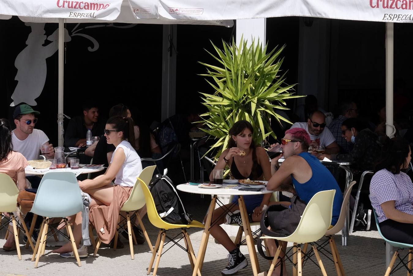 Fotos: Espléndido fin de semana de playa y terrazas en Cádiz