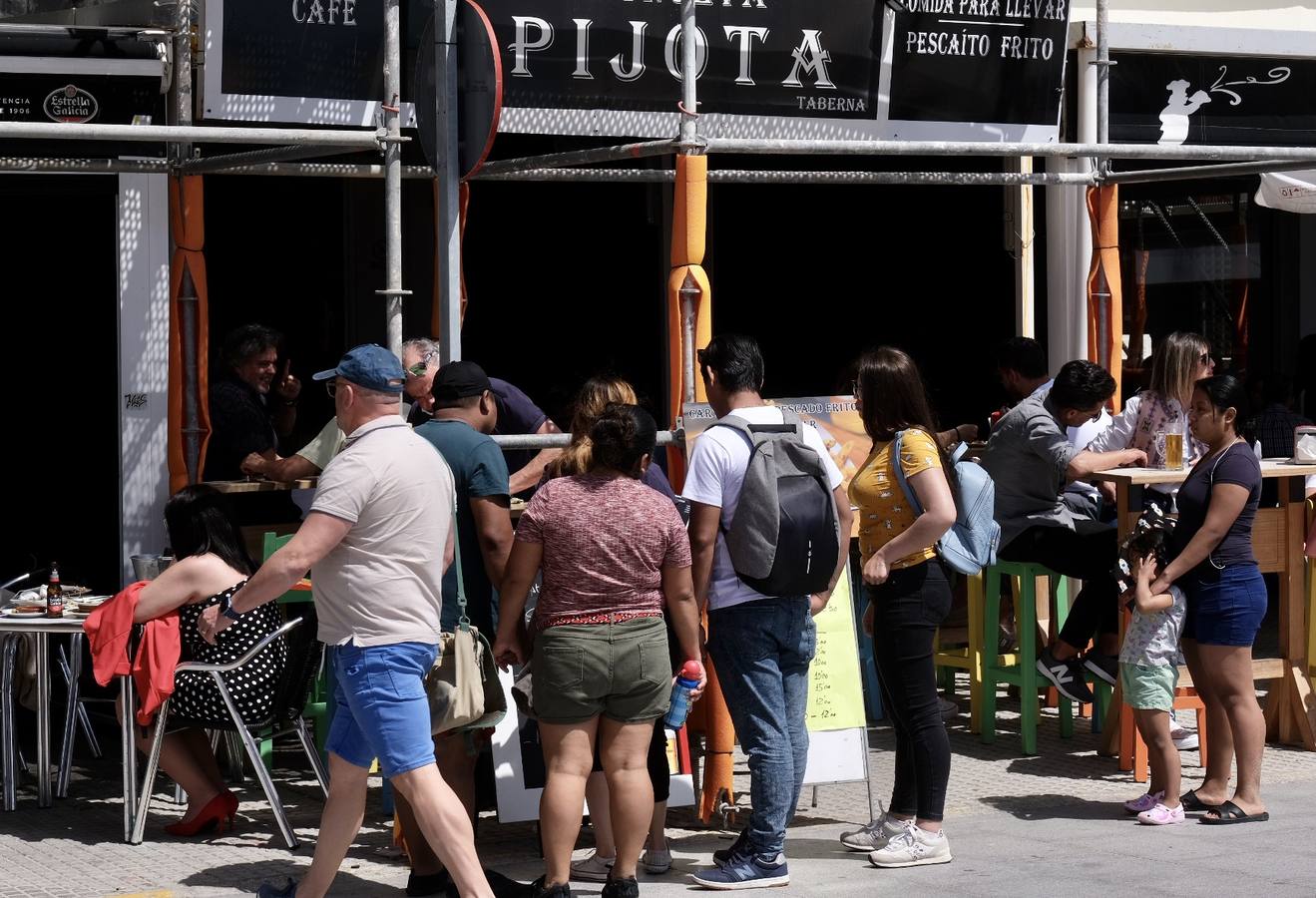 Fotos: Espléndido fin de semana de playa y terrazas en Cádiz