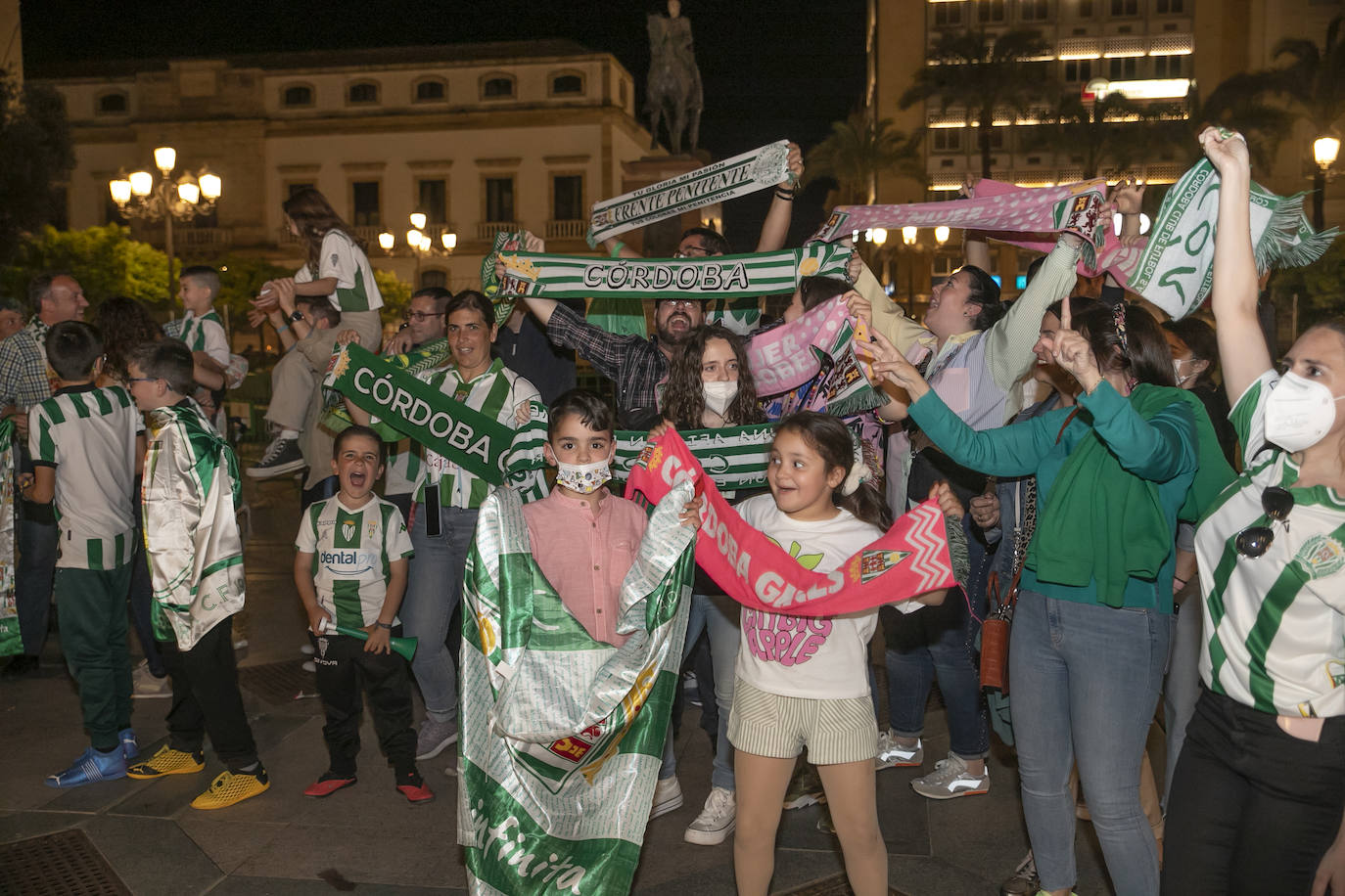 La fiesta del ascenso del Córdoba CF en las Tendillas, en imágenes