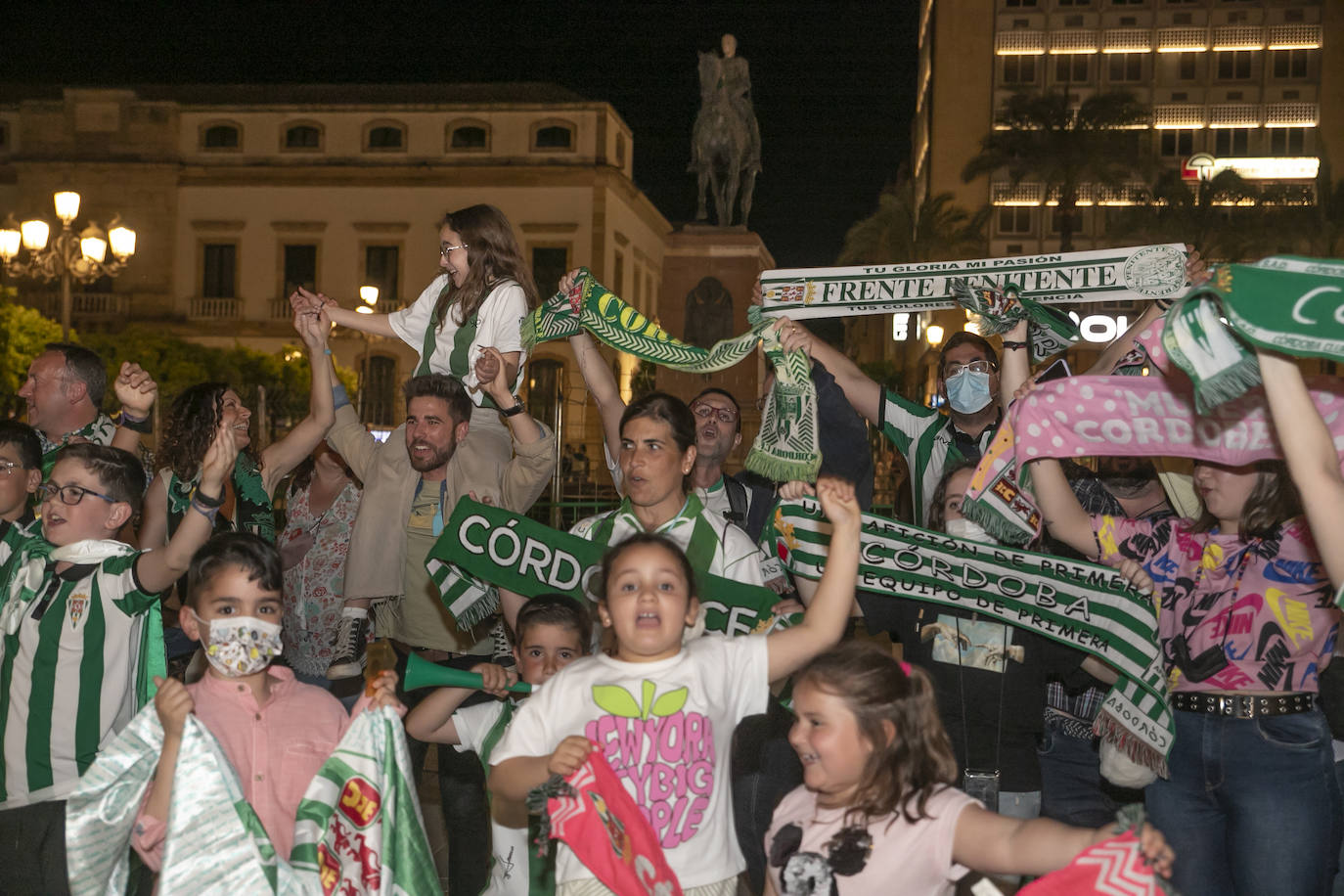 La fiesta del ascenso del Córdoba CF en las Tendillas, en imágenes