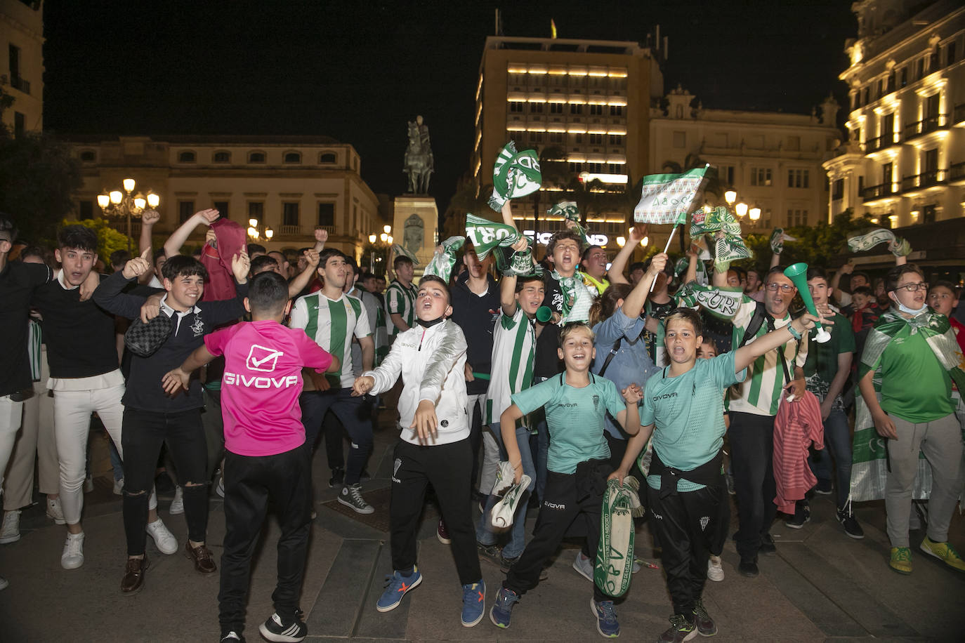 La fiesta del ascenso del Córdoba CF en las Tendillas, en imágenes