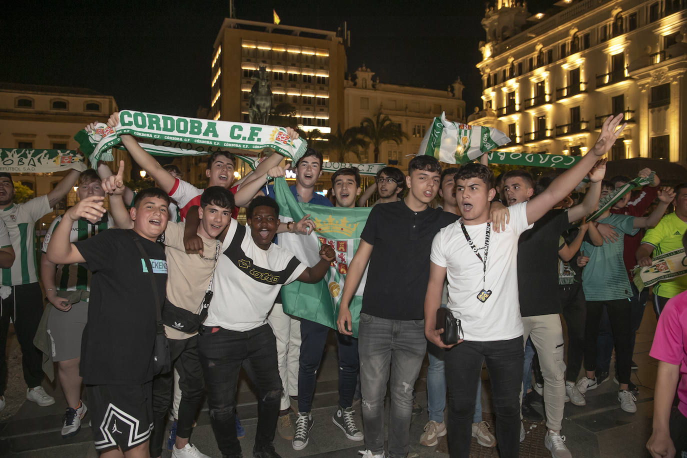 La fiesta del ascenso del Córdoba CF en las Tendillas, en imágenes