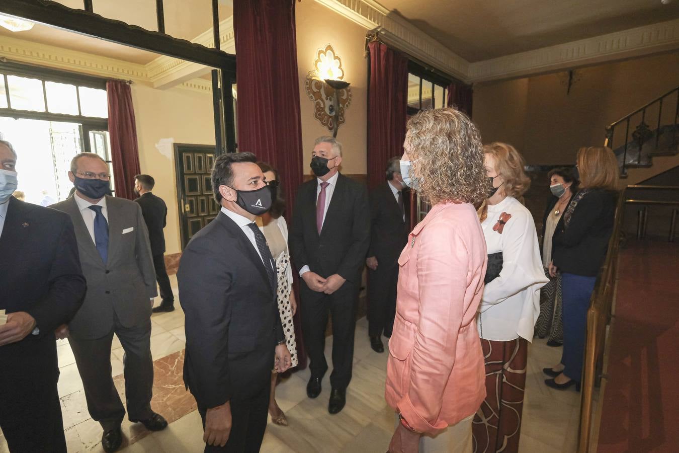 Asistentes al pregón taurino del escritor catalán Félix de Azúa. J.M. SERRANO