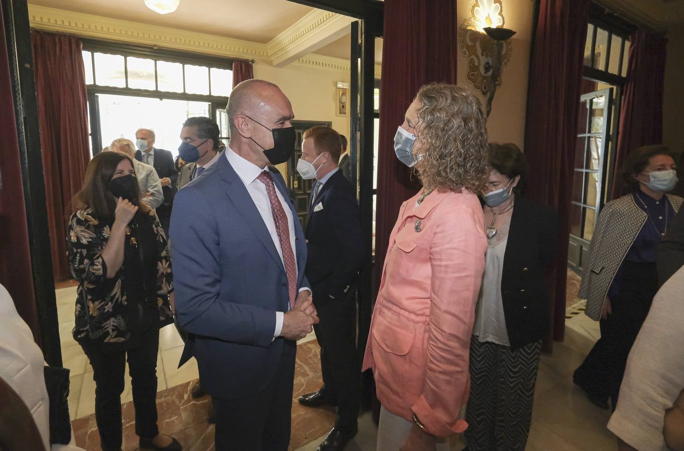 Asistentes al pregón taurino del escritor catalán Félix de Azúa. J.M. SERRANO