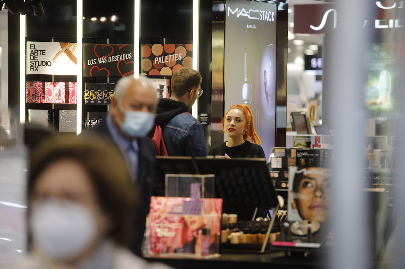 El primer día sin mascarillas en interiores en Córdoba, en imágenes