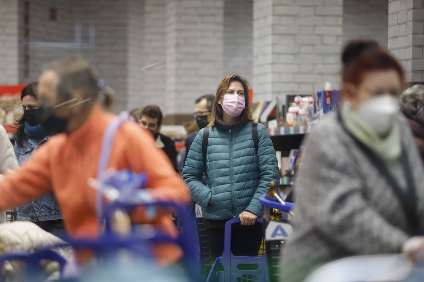 El primer día sin mascarillas en interiores en Córdoba, en imágenes