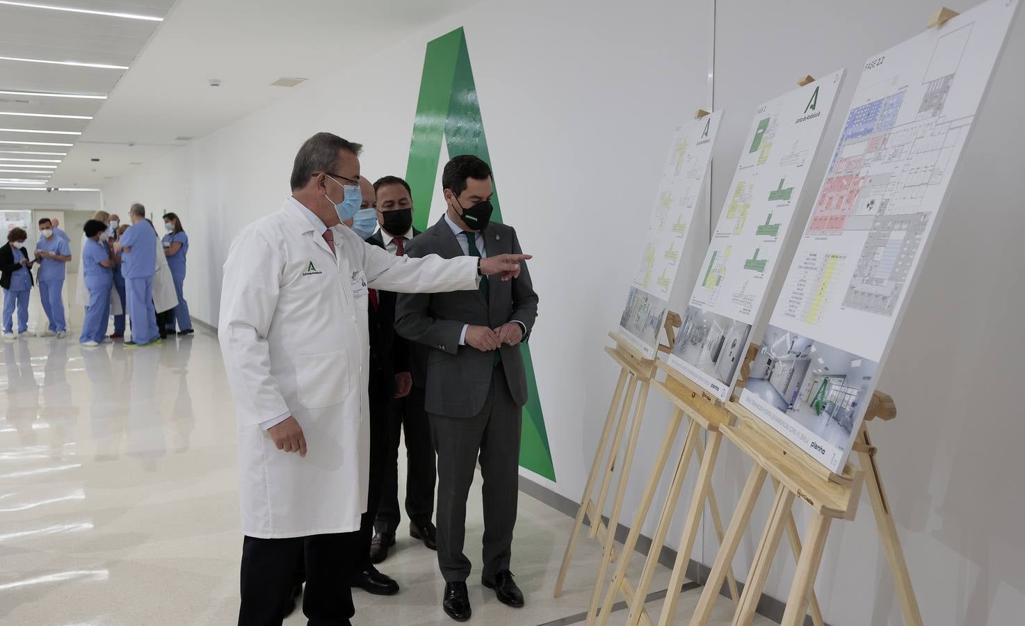 Juanma Moreno inaugura el Área Quirúrgica del Hospital Militar. MANUEL GÓMEZ