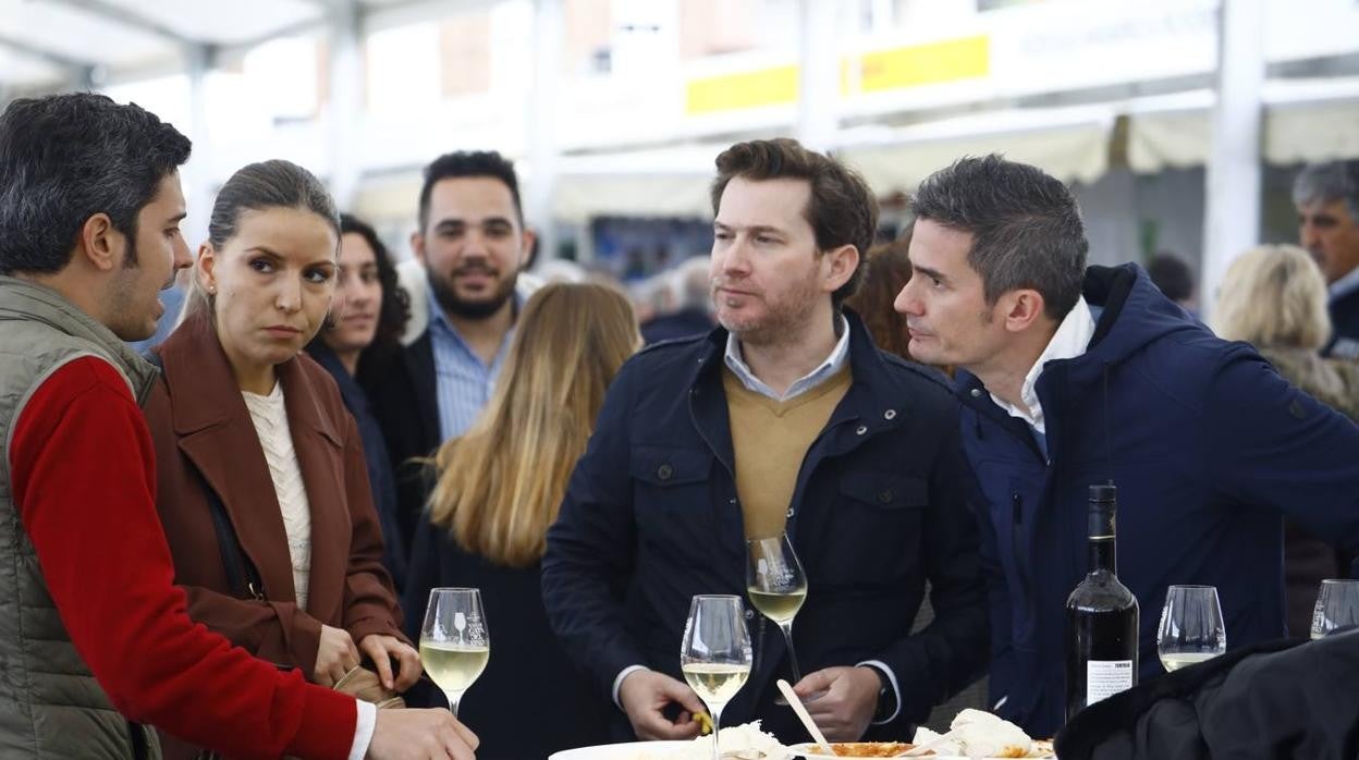 El frío y la lluvia no pueden con la Cata del Vino de Córdoba