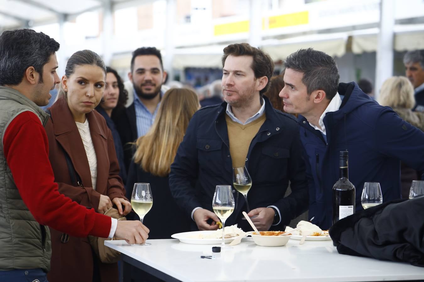 El frío y la lluvia no pueden con la Cata del Vino de Córdoba