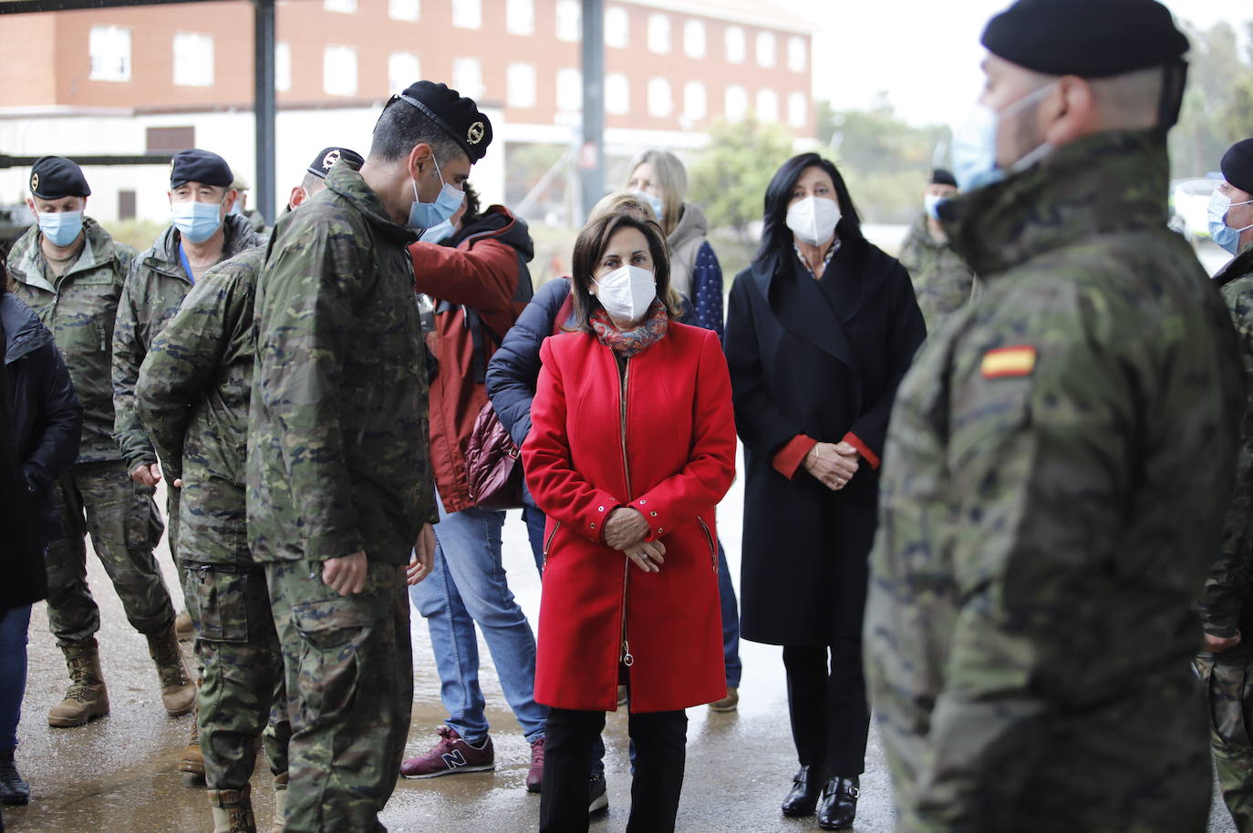 La visita de la ministra de Defensa a los soldados de la BRI X, en imágenes