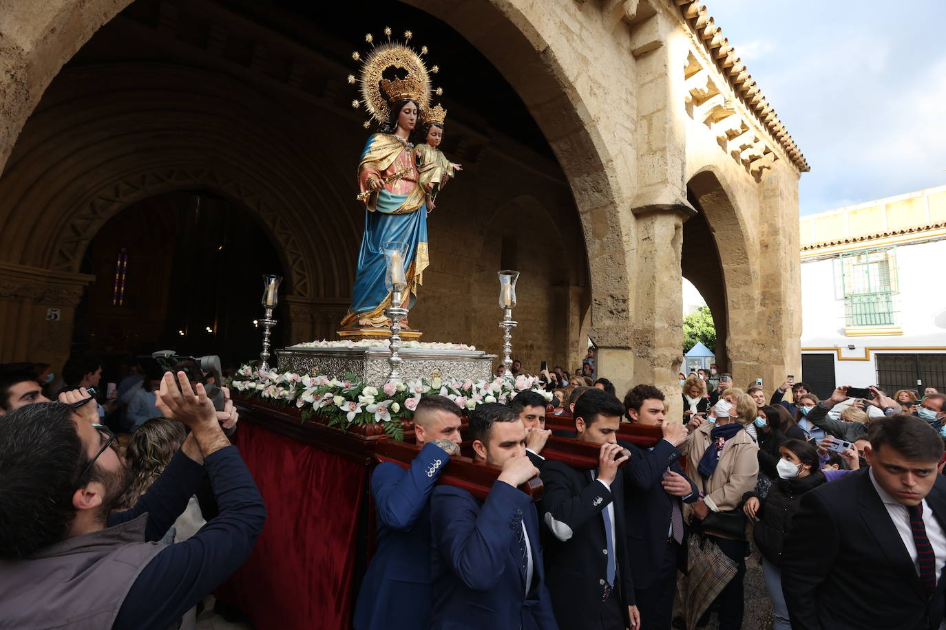 El regreso de María Auxiliadora a su santuario de Córdoba, en imágenes