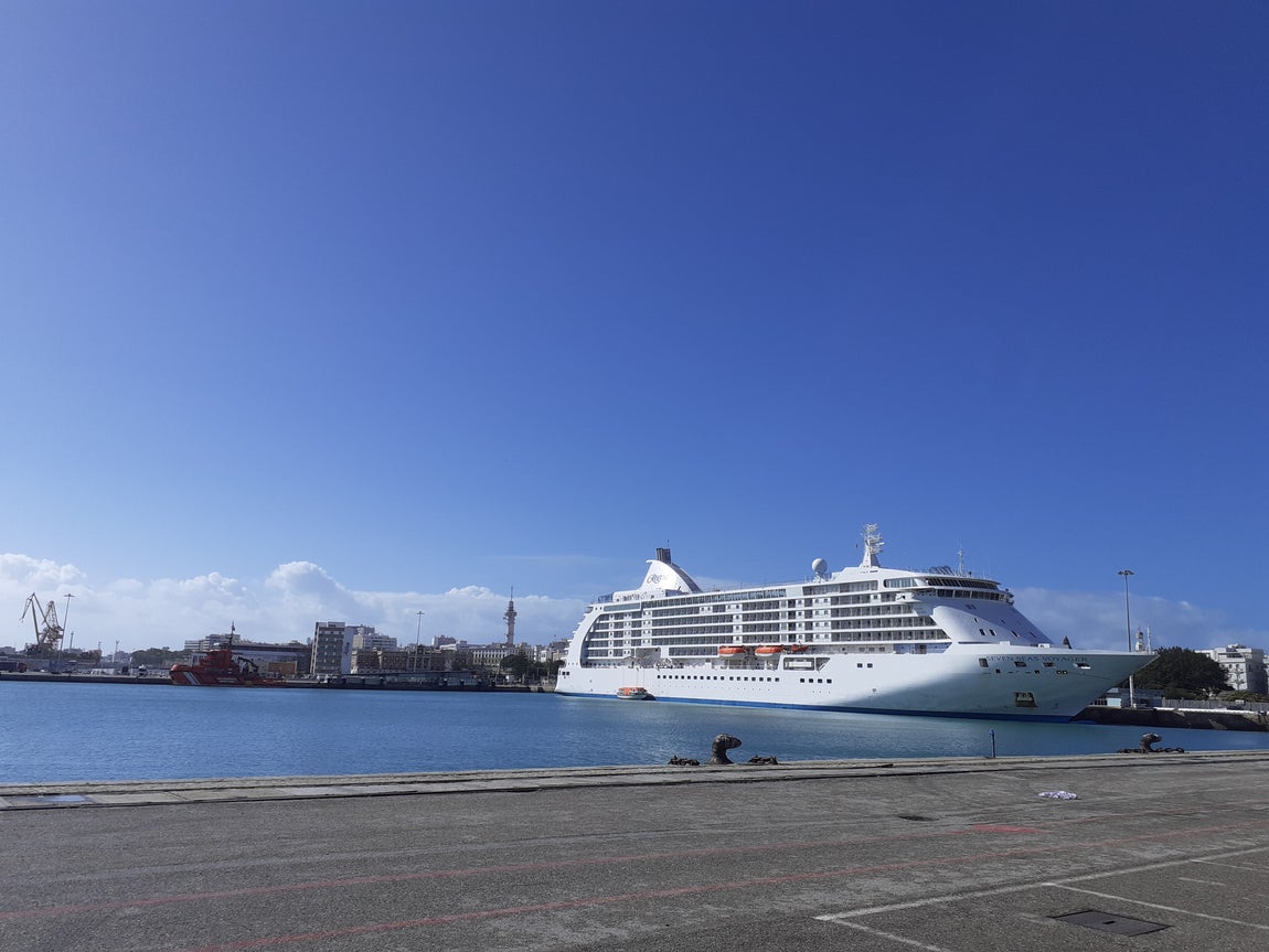 En imágenes: el crucero ‘Seven Seas Voyager’ en el puerto de Cádiz