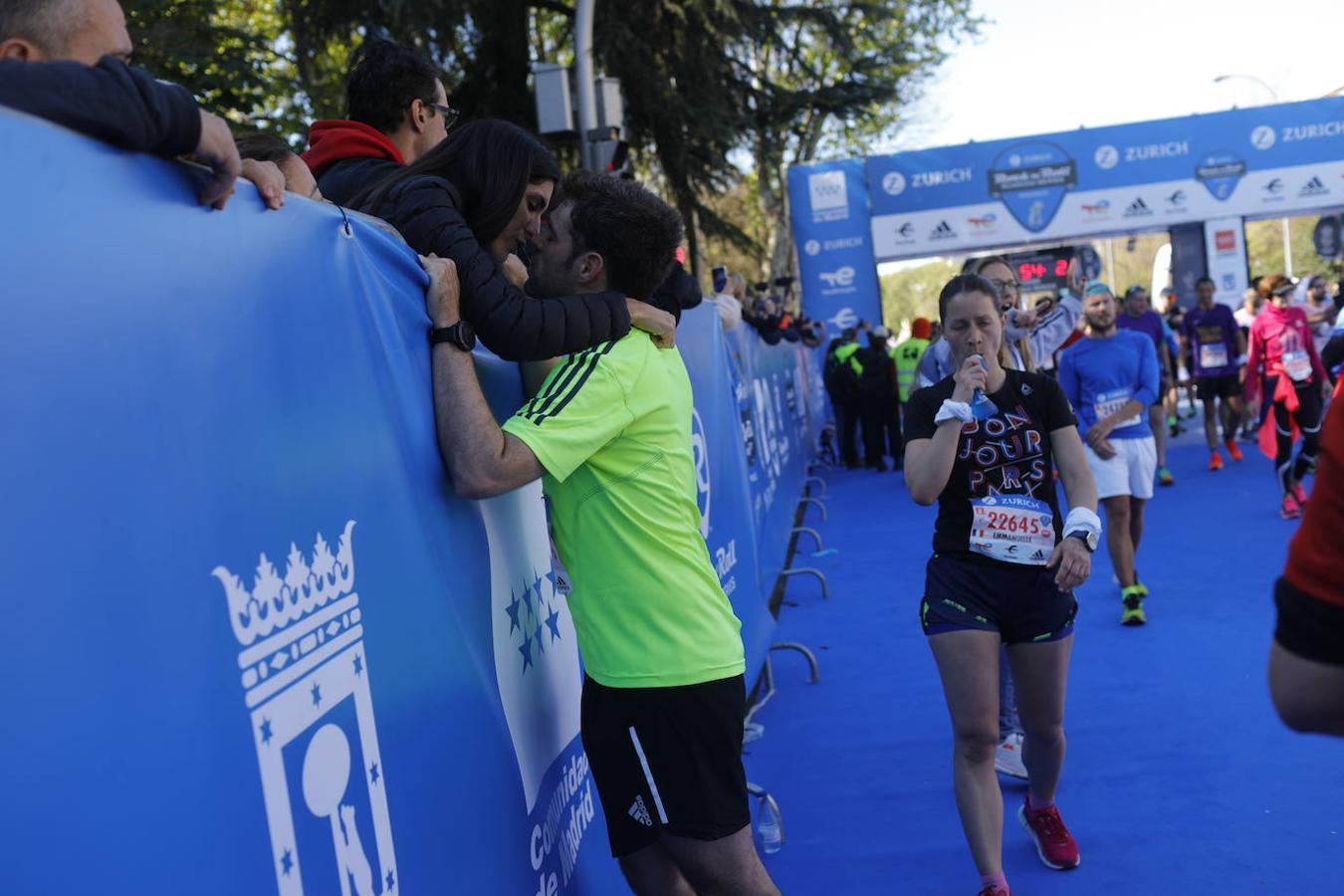 Superación, sudor y lágrimas: las mejores imágenes del maratón de Madrid 2022