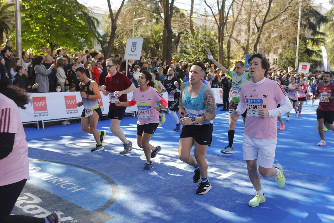 Superación, sudor y lágrimas: las mejores imágenes del maratón de Madrid 2022