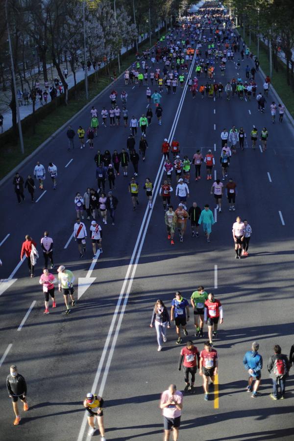 Superación, sudor y lágrimas: las mejores imágenes del maratón de Madrid 2022