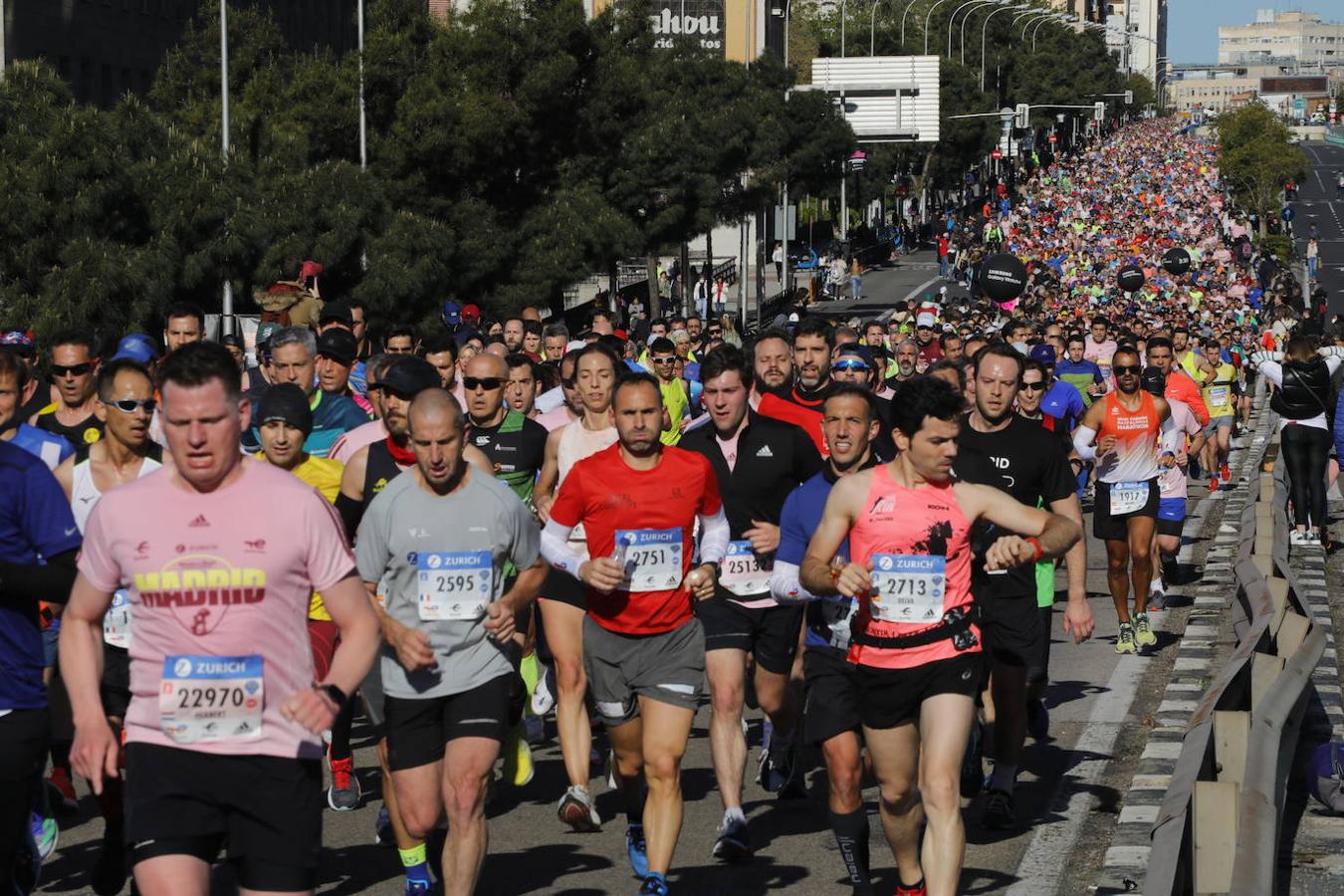 Superación, sudor y lágrimas: las mejores imágenes del maratón de Madrid 2022