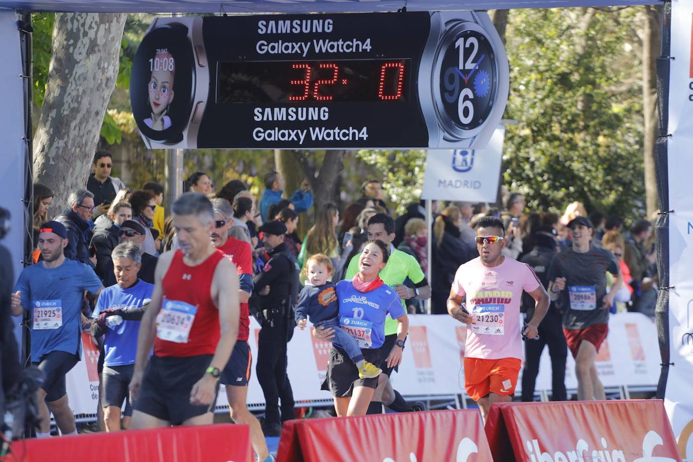 Superación, sudor y lágrimas: las mejores imágenes del maratón de Madrid 2022