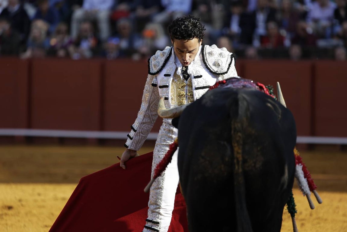 Oliva Soto, en un momento de su faena. JUAN FLORES