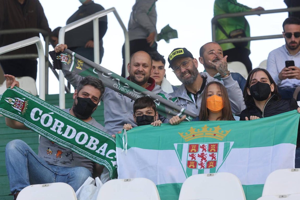 El excelente ambiente en el Córdoba CF - Las Palmas Atlético, en imágenes