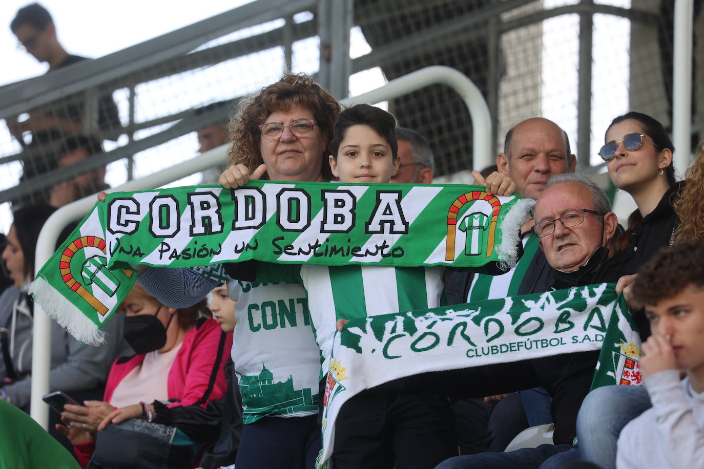 El excelente ambiente en el Córdoba CF - Las Palmas Atlético, en imágenes