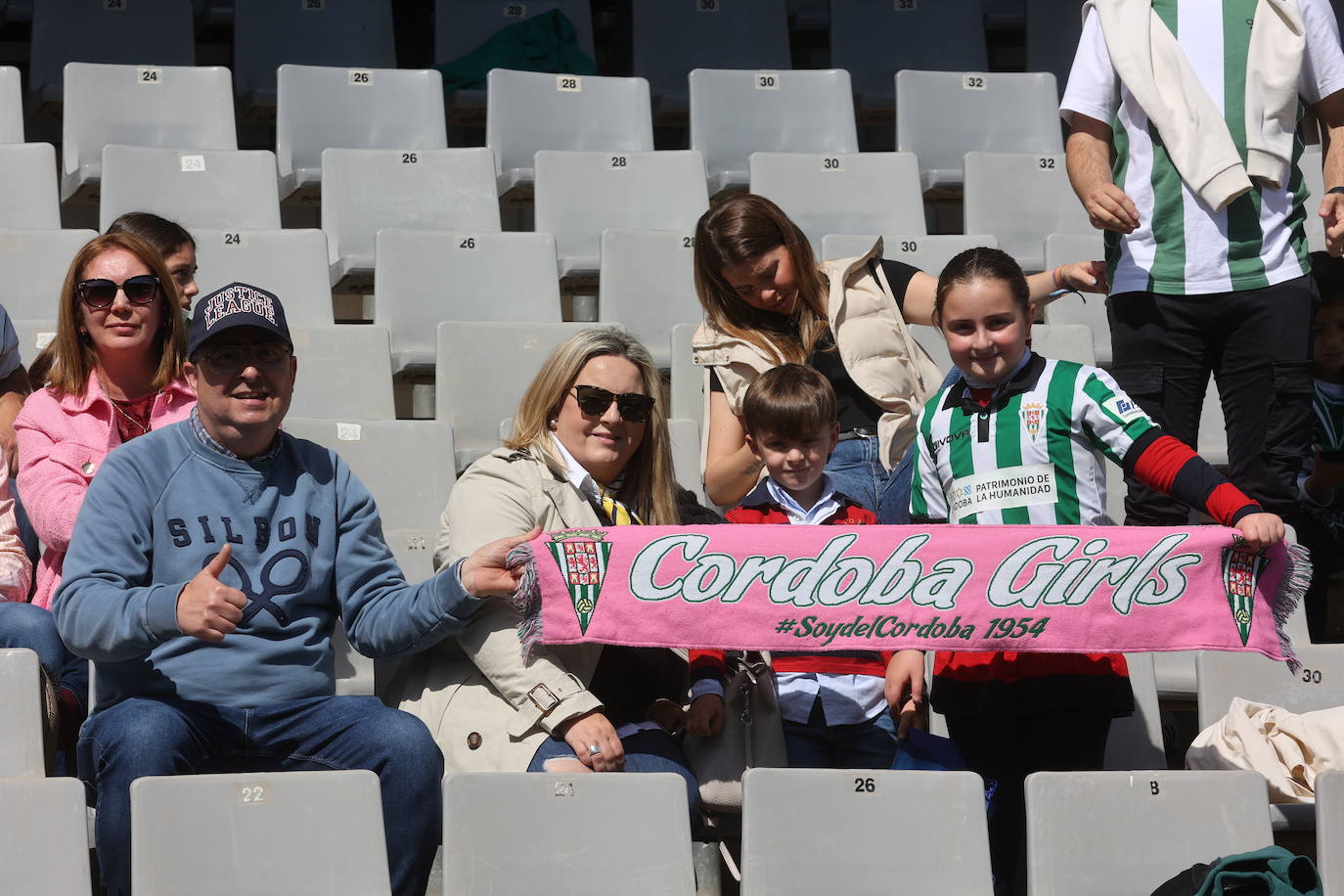 El excelente ambiente en el Córdoba CF - Las Palmas Atlético, en imágenes