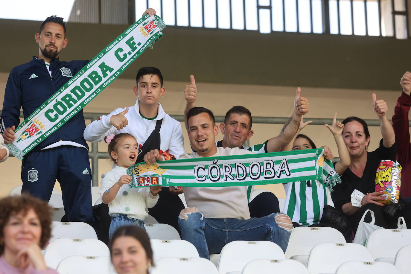 El excelente ambiente en el Córdoba CF - Las Palmas Atlético, en imágenes