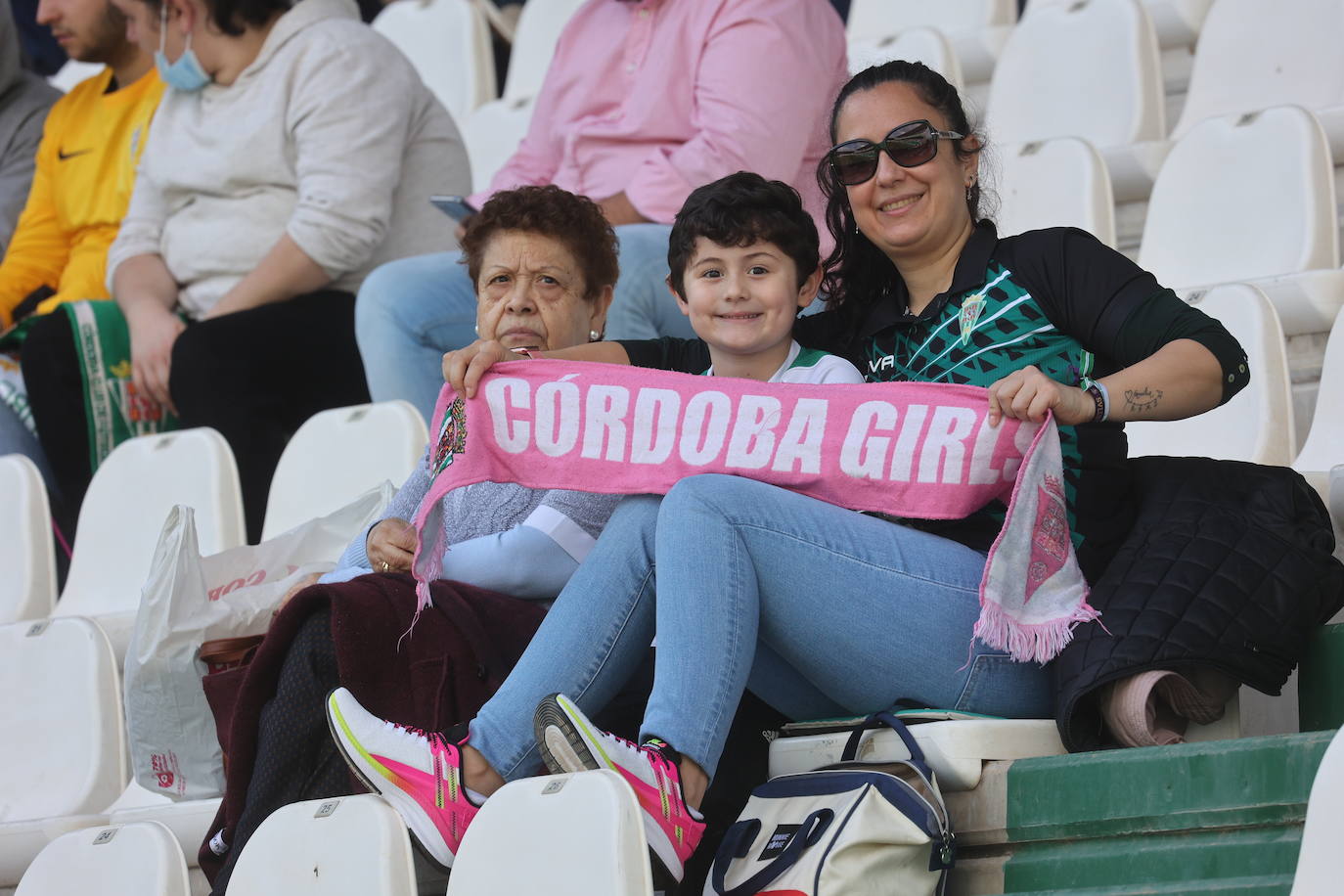 El excelente ambiente en el Córdoba CF - Las Palmas Atlético, en imágenes