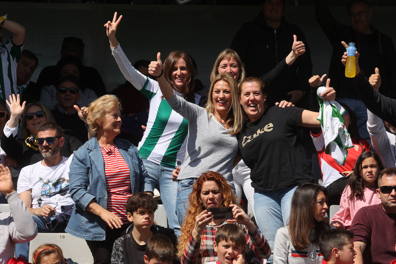 El excelente ambiente en el Córdoba CF - Las Palmas Atlético, en imágenes