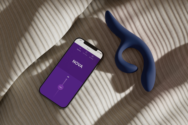 Un juguete erótico, para las que buscan explorar su cuerpo. Desde su creación en 1983, la popularización de los vibradores por Samantha de Sexo en Nueva York los convirtió en un artículo casi imprescindible en la mesilla de noche. Hoy, nuevas versiones como el We-Vibe Nova 2 van un paso más allá con la doble estimulación, tanto interna (del punto G) y externa (clítoris). Permite experimentar un orgasmo combinado. Además de servir para dar placer, los juguetes eróticos también son una herramienta para fortalecer el suelo pélvico.