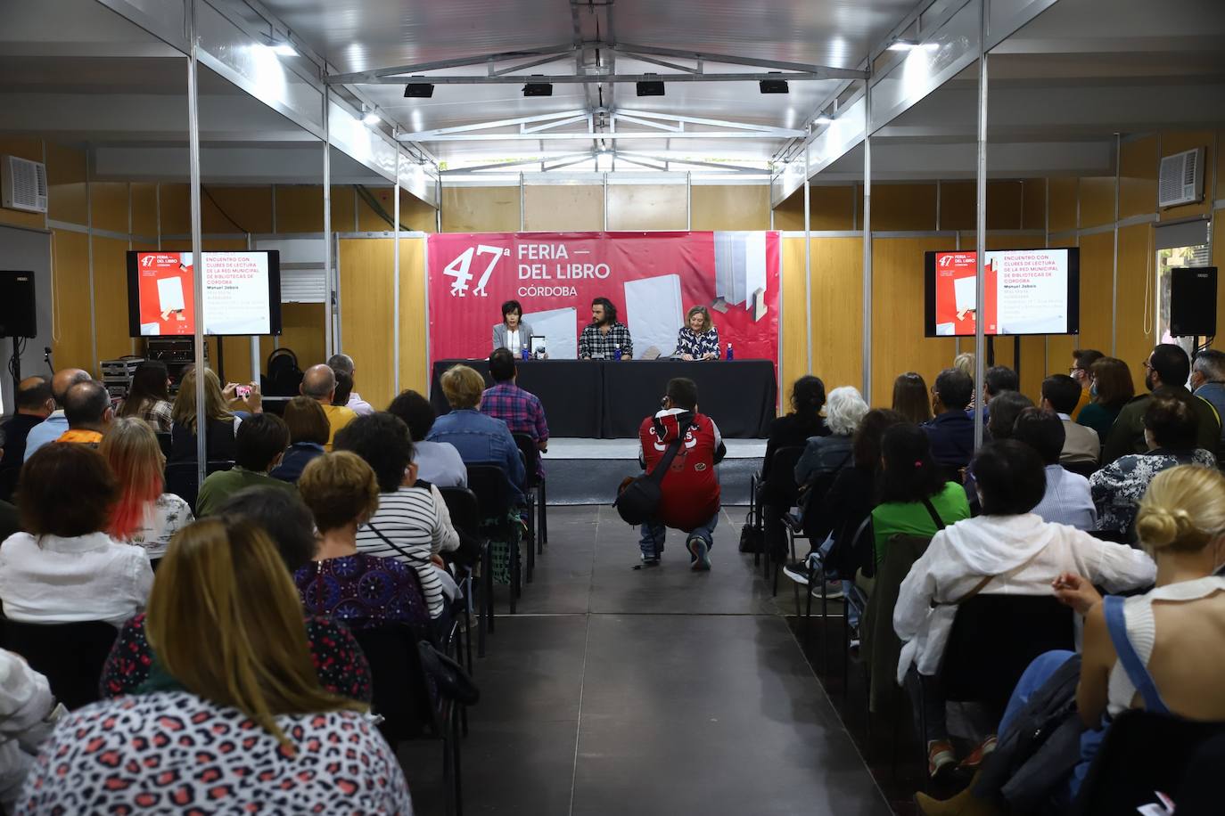 Los libros copan Córdoba: Antonio Pérez Henares y Manuel Jabois, en imágenes