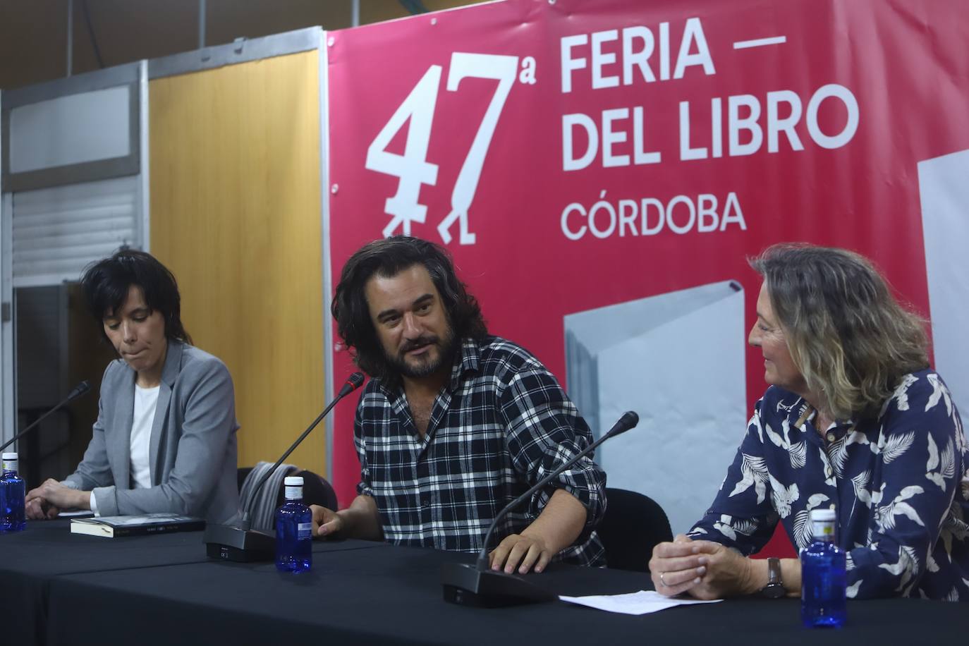 Los libros copan Córdoba: Antonio Pérez Henares y Manuel Jabois, en imágenes