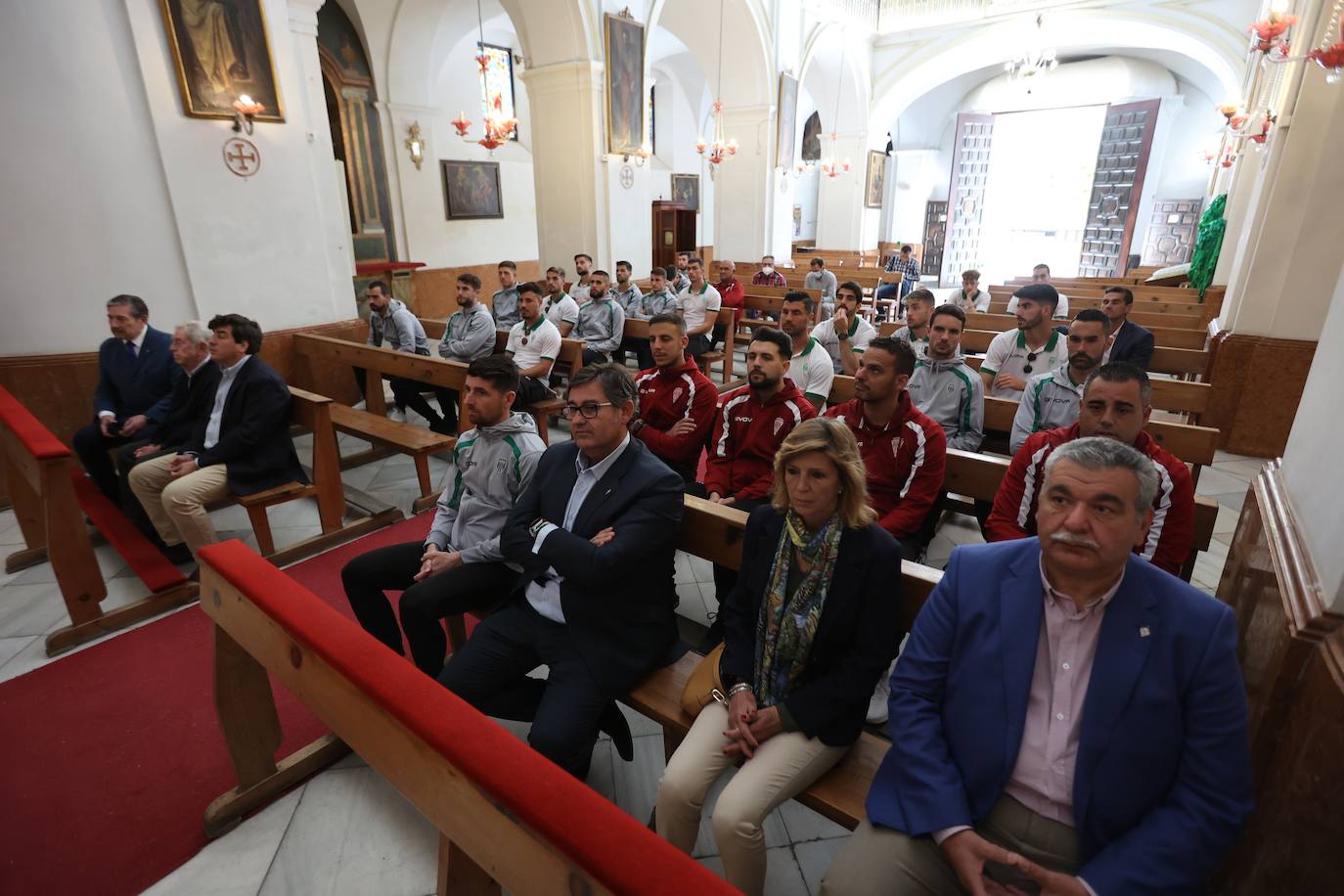 La ofrenda a San Rafael y Virgen de los Dolores por el ascenso del Córdoba CF, en imágenes