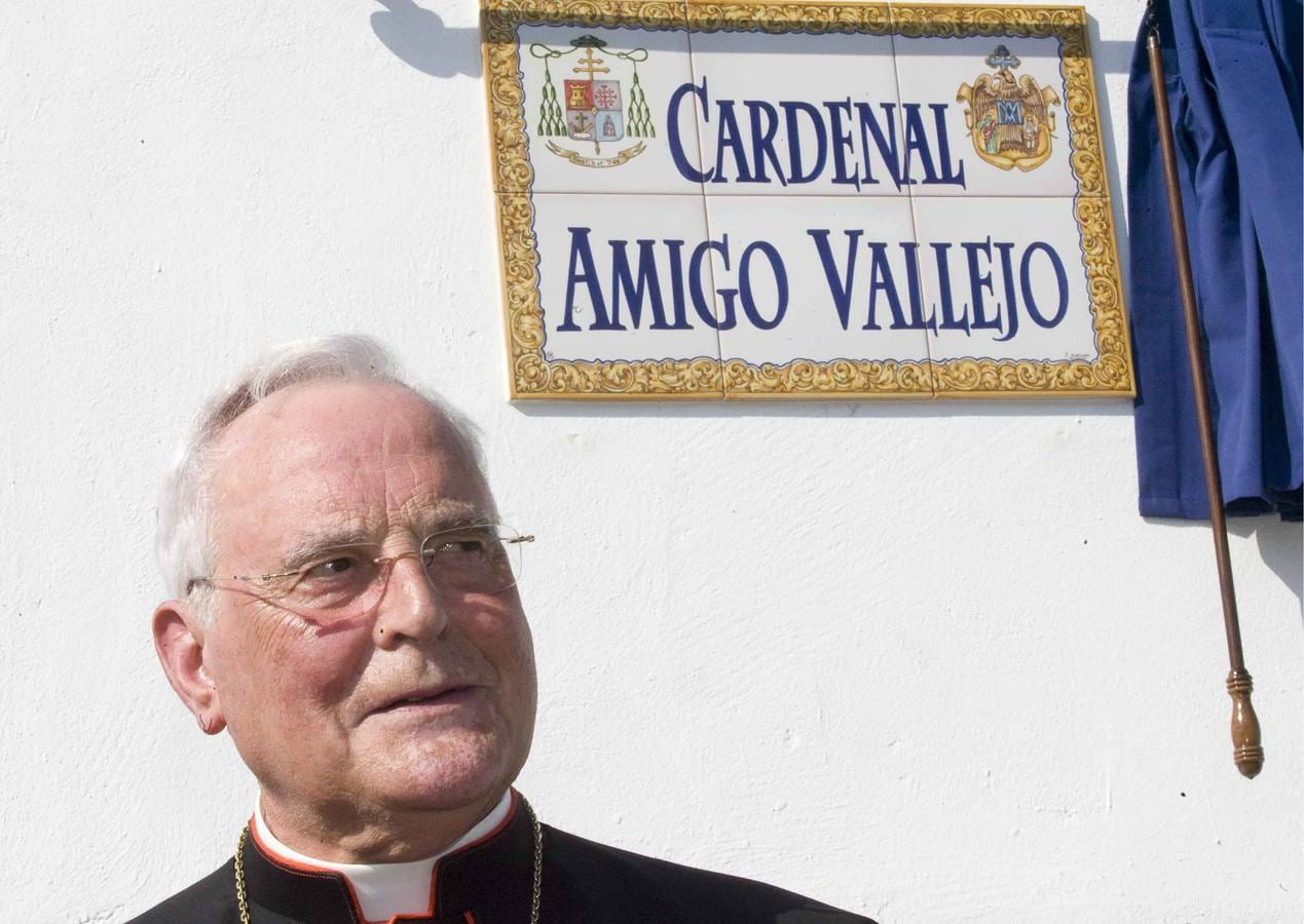Monseñor Amigo Vallejo, el día que rotularon una calle  en Alcalá de Guadaíra con su nombre.  KAKO RANGEL